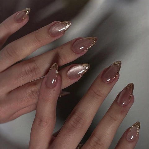 Faux Ongles Amande Design Oeil De Chat Mode Brillante Ligne Dorée Accessoires Manucure Pour Femmes