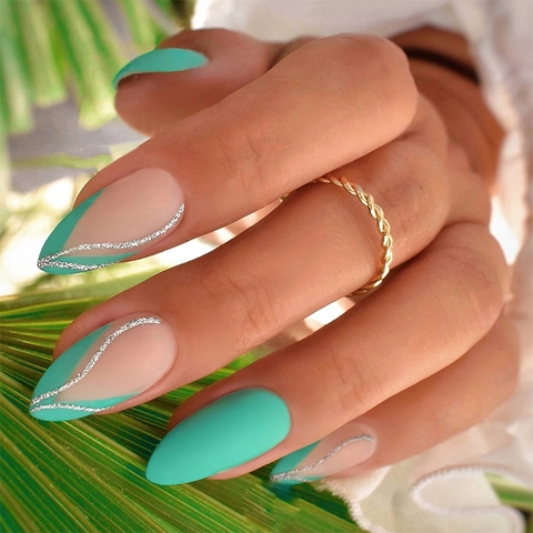 Unghie Finte A Mandorla Verde Menta Opaco French Tip Linee Glitter Argento Unghie Finte Eleganti Per Donna