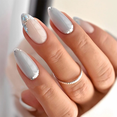 Unghie Finte A Mandorla Francese Grigio Blu Floreale Argento Glitter Punte Per Unghie Artificiali Lunghe Manicure DIY Donne