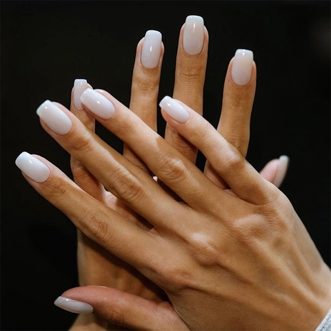 Short Square Press On Nails Glossy Milky White Solid Color French Style Minimalist False Nails For Women Artificial Finger Nails