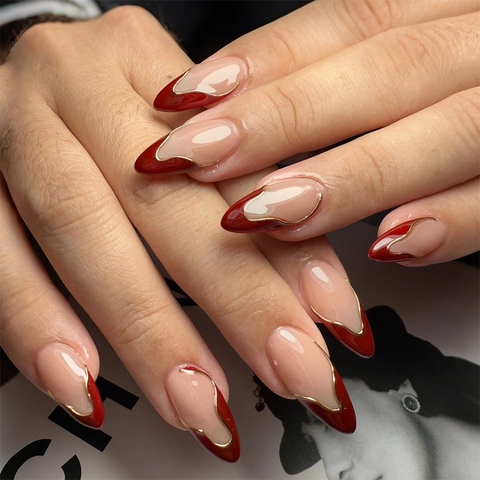 Faux Ongles À Presser French Rouge Amande Ligne Ondulée Dorée Pour Femmes Manucure Élégante