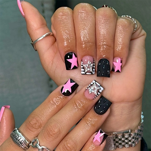 Unghie Finte Corte Quadrate Rosa Nero Motivo Stella Strass Charm Opaco Rilievo 3D Stile Francese Unghie Per Donne
