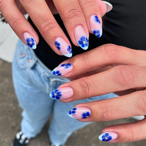 Press On Nails Französische Blaue Blume Mandelform Nude Straßstein Künstliche Falsche Fingernägel Elegant Damen