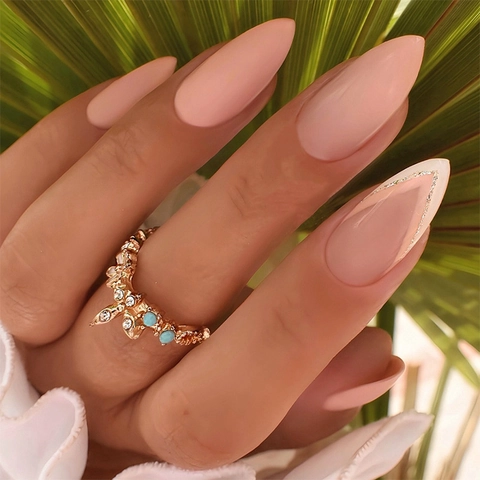 Französische Mandel Drucknägel Nude Pink Falsche Nägel Mit Gold V Linie Glänzend Einfache Elegante Maniküre Für Frauen