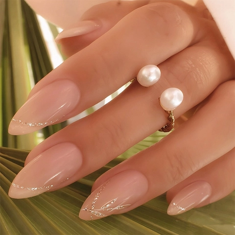 Uñas Postizas Francesas De Almendra Color Rosa Nude Elegante Diseño De Hojas Plateadas Con Purpurina Para Mujeres
