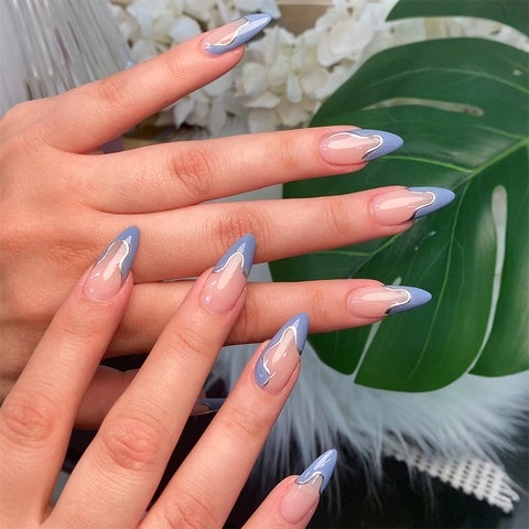 Unghie Finte A Pressione Mandorla Francese Blocco Di Colore Blu Rosa Nude Linea Ondulata Argento Lucida Per Donna