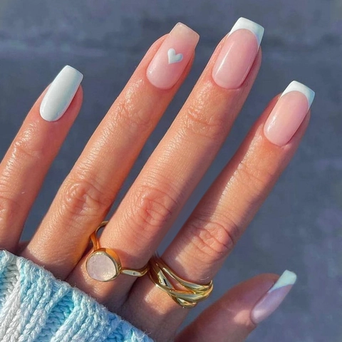 Unghie Finte French Tip Forma Quadrata Lunga Motivo Cuore Rosa Nude Plastica Per Donne Eleganti