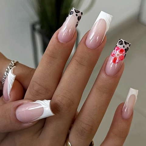 Lange Sargform Kunstnägel Zum Aufpressen Leopard French Weißer Rand Mit Roten 3D Blumen Geprägte Künstliche Nägel Damen