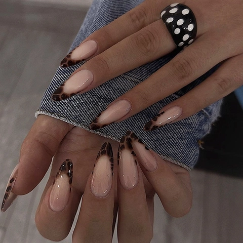 Franse Luipaardprint Press On Nagels Lange Amandelvorm Nude Roze Kunstnagels Met Gelei Lijm En Nagelvijl