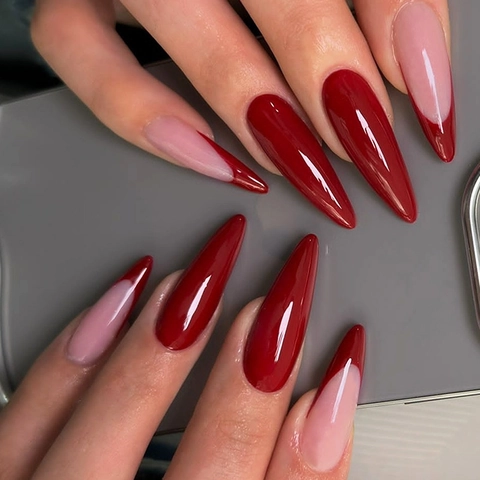 Unghie Finte Lunghe Stiletto French Rosso Scuro E Rosa Nude Lucide Unghie A Pressione Con Linguette Adesive E Lima