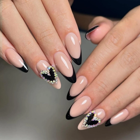 French Black Tip Mandel Künstliche Nägel Mit 3D Strass Herz Dekorationen Lange Falsche Nägel Für Frauen