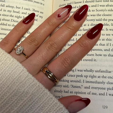 Amandel Wijnrood Press On Nails Frans Lange Kunstnagels Met Hartpatronen En Geleilijm