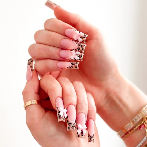 Leopard French Press On Nails Lange Sargform Rosa 3D Schleife Dekor Full Cover Künstliche Nägel