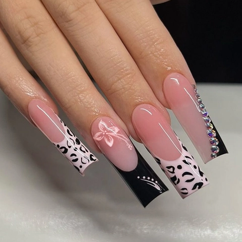 Uñas Postizas Largas Ataúd Rosa Negro Estampado Leopardo Diamantes De Imitación Diseño Flores Estilo Francés