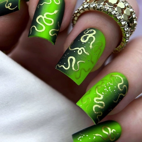 Green Gradient Press On Nails With Gold Snake Pattern Matte Coffin Artificial Nails For Women Luxury Gothic Style