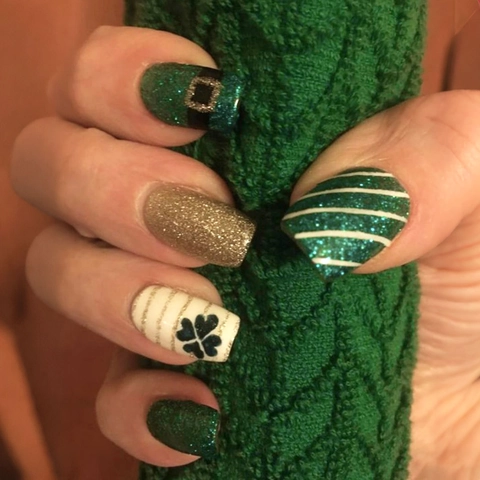 Press On Nails St Patrick's Day Groen Goud Glitter Klaver Plastic Volledige Dekking Kunstnagels Voor Vrouwen