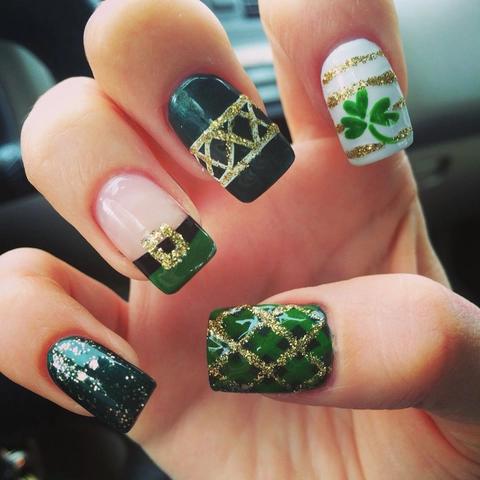 St Patricks Day Press On Nails Shamrock Green Gold Glitter Checkered Short Square False Nails For Women Festive
