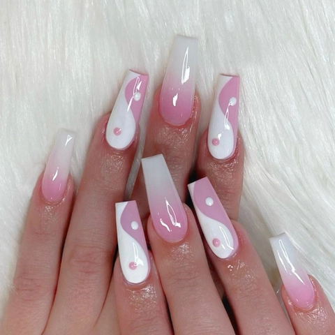 Uñas Postizas Largas Coffin Degradado Rosa Blanco Patrón Yin Yang Brillante Lámina De Oro Para Arte De Uñas Mujer