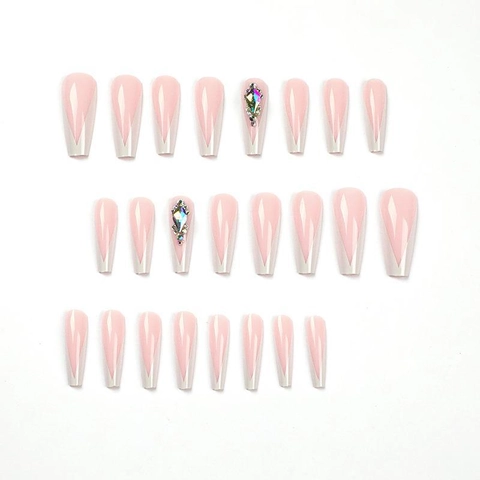 Unghie Finte A Pressione Lunghe Forma Bara French V-Tip Decorazione Strass Bianchi Base Rosa Nude Stile Elegante Da Donna