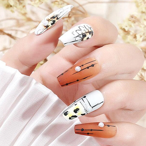 Matte Coffin Press On Nails Graffiti Handgeschilderde Bloem Kunstparel Decoratieve Lange Kunstnagels Voor Vrouwen