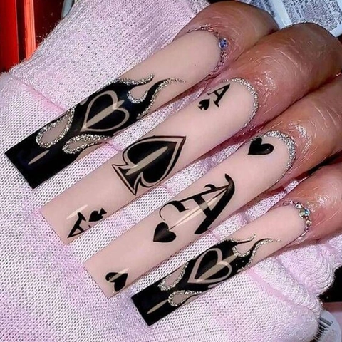 Lange Doodskist Vorm Press On Nagels Valse Nageltips Schoppen A Poker Vlam Hart Patroon Met Steentjes Glitter Punk Stijl Dames