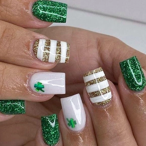 St Patricks Day Press On Nägel Grüne Glitzer Kleeblatt Muster Quadratische Lange Form Künstliche Nägel Für Frauen