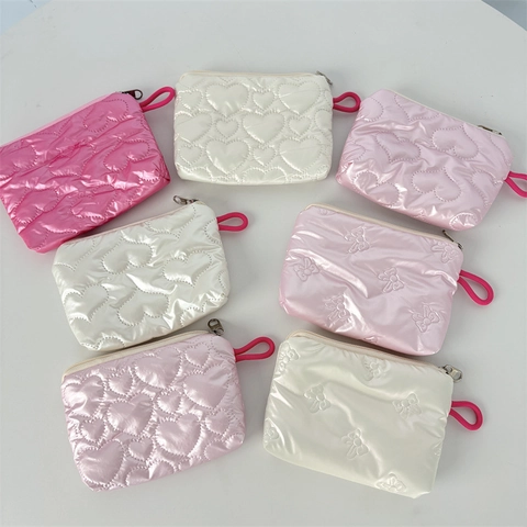Glänzendes PU Leder Gestepptes Herz Schleife Muster Münzbörse Kleine Makeup Aufbewahrungstasche Mit Handschlaufe Für Damen Mädchen