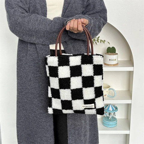 Checkerboard Pattern Plush Tote Bag Vintage Faux Lamb Wool Handbag Commuter Shoulder Hand Bag For Women