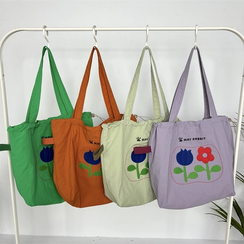 Polyester Tote Shoulder Bag Large Capacity Flower Embroidery Drawstring Casual Commute Handbag For Women