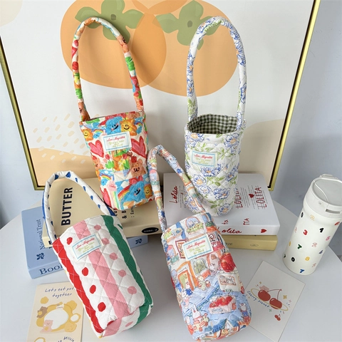 Portable Water Bottle Holder Bag Quilted Fabric Floral Bear Printed Soft Protective Sleeve With Handle