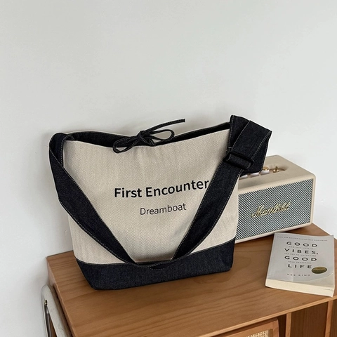 Damen Canvas Denim Patchwork Umhängetasche Große Kapazität First Encounter Buchstabendruck Verstellbarer Riemen Lässige Tote