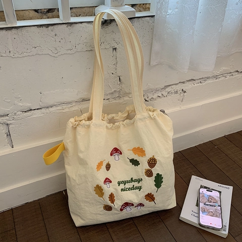 Sac Fourre-Tout En Nylon Broderie Champignon Grande Capacité Sac À Épaule Cordon Style Mori Rétro Sac À Main Pour Femmes