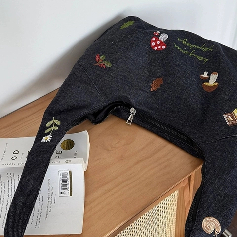 Sac Hobo Bandoulière En Jean Brodé Pour Femmes Broderie Champignon De Forêt Grande Capacité Style Japonais Vintage