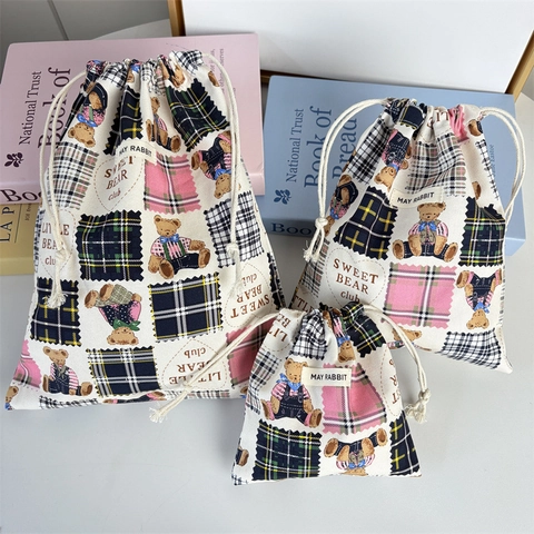 Canvas Kordelzug Aufbewahrungstasche Süßer Bär Kariertes Muster Tragbare Reise Make-up Beutel Staubdichter Organizer