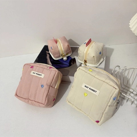 Quilted Heart Embroidery Small Pouch For Cosmetics Earphones Sweet Style Polyester Fabric Zipper Closure For Women Girls
