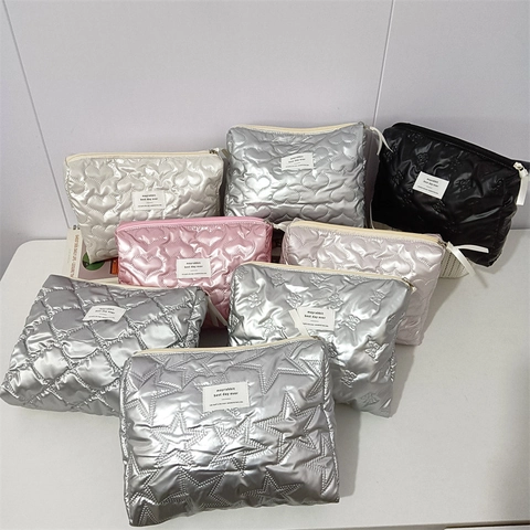 Trousse De Maquillage En Cuir PU Matelassé Motif Cœur Organisateur De Toilette Grande Capacité Pochette Métallique