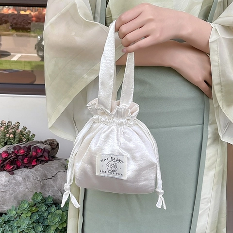 Bolso De Mano Vintage De Satén Con Cordón Estilo Literario Textura De Satén Bolsa De Almacenamiento Con Etiqueta De Conejo