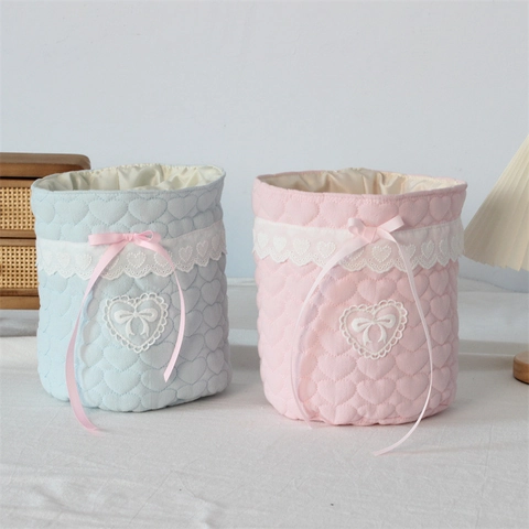 Panier de Rangement en Polyester Matelassé Motif Coeur Organisateur de Bureau Bac à Bibelots en Tissu Crêpe Pour Maison Bureau Chambre Grande Capacité Panier de Style Coréen Ins