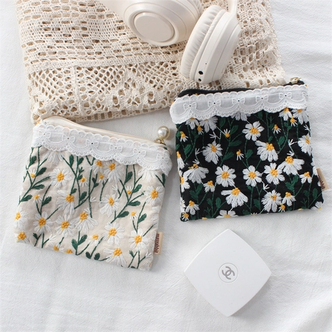 Daisy Embroidery Coin Purse Cotton Canvas Mini Makeup Bag With Lace Trim And Artificial Pearl Zipper Pull Cute Floral Storage Pouch