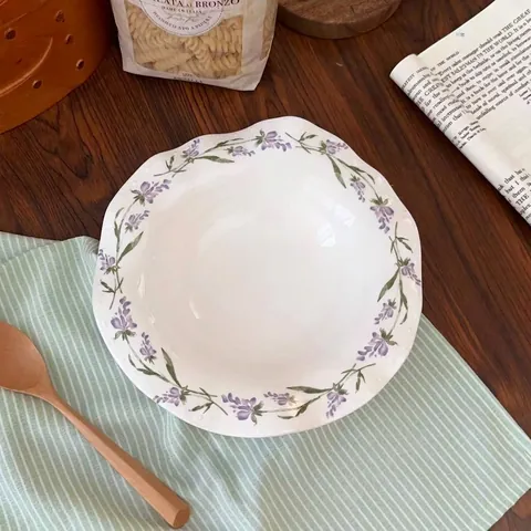 Französischer Retro Keramik Dessertteller Lavendel Blumenmuster Wellenrand Unregelmäßige Salatschüssel Elegantes Home Dining Geschirr