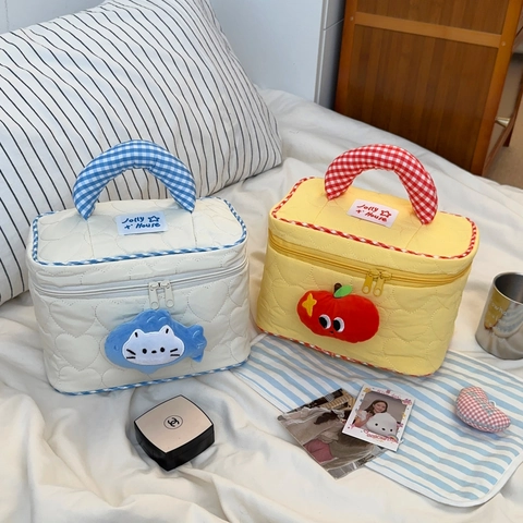Gesteppte Stoff Make-Up Tasche Große Kapazität Reise Kosmetiktasche Mit Kariertem Griff Und Süßem Plüschtier Organizer Mit Reißverschluss