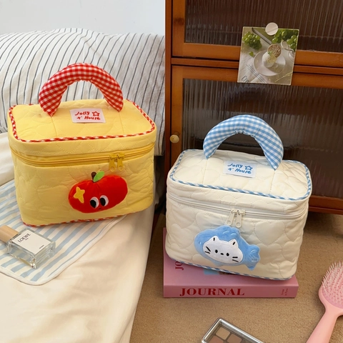 Gesteppte Stoff Make-Up Tasche Große Kapazität Reise Kosmetiktasche Mit Kariertem Griff Und Süßem Plüschtier Organizer Mit Reißverschluss