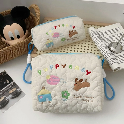 Schattige Cartoon Puppy Borduurwerk Gewatteerde Make-up Tas Hart Patroon Draagbare Briefpapier Zak Voor Dames