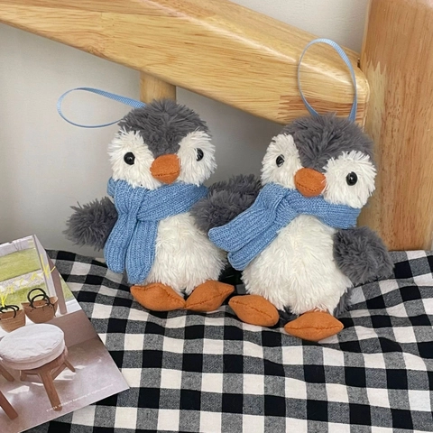 Porte-clés Peluche Pingouin Mignon Pendentif Sac Animal En Peluche Avec Écharpe Tricotée Bleue Cadeau