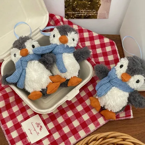 Porte-clés Peluche Pingouin Mignon Pendentif Sac Animal En Peluche Avec Écharpe Tricotée Bleue Cadeau