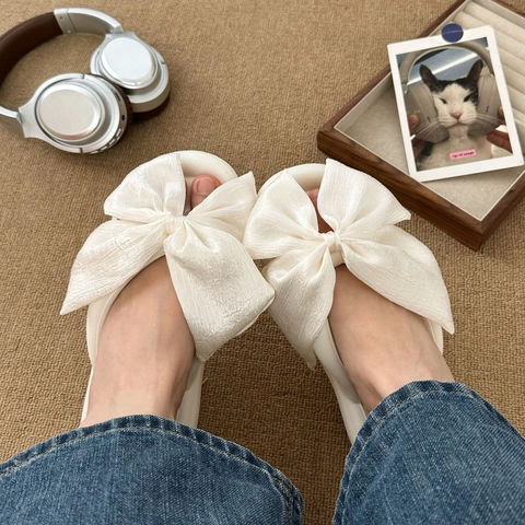 Women Sweet Satin Satin Big Bow Flip Flops Summer Casual Soft Sole Lightweight Outdoor Thick Bottom Slippers Cream White