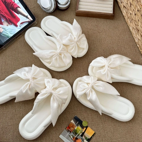 Women Sweet Satin Satin Big Bow Flip Flops Summer Casual Soft Sole Lightweight Outdoor Thick Bottom Slippers Cream White