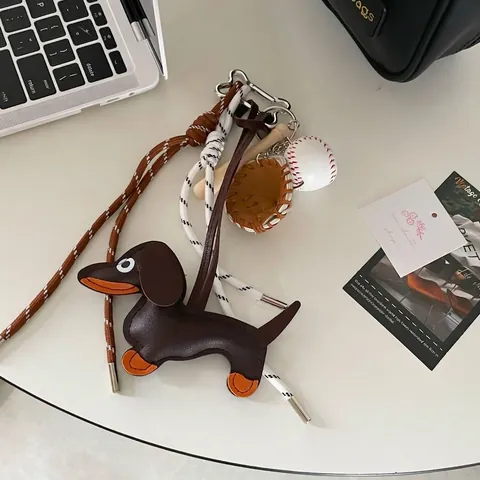 Llavero De Perro Salchicha De Cuero Charm De Bolso Cuerda De Escalada Trenzada Tema De Béisbol Colgante Accesorio Estilo Animal