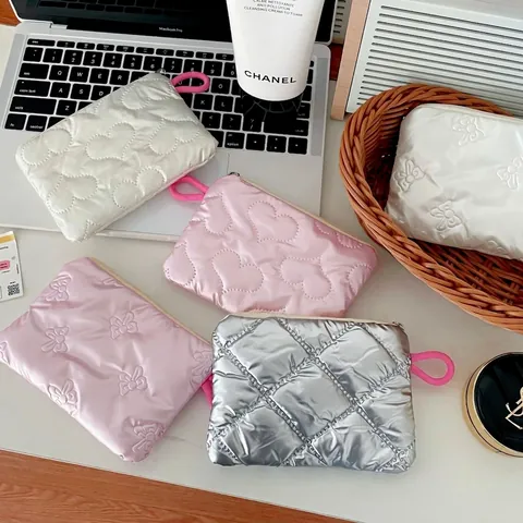 Gewatteerde PU Leren Mini Portemonnee Hart Strik Diamant Patroon Draagbare Metalen Reizen Make-up Opbergtas Voor Dames