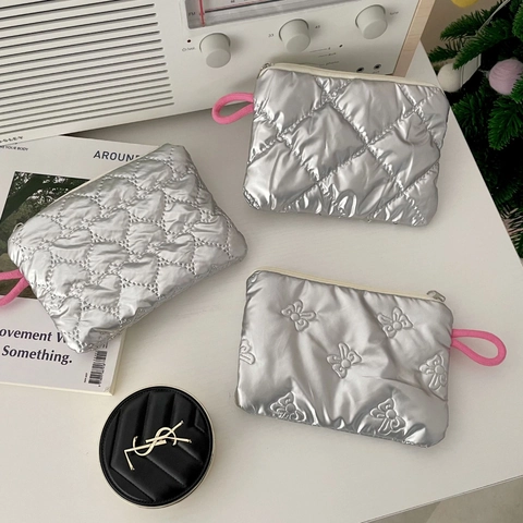 Gewatteerde PU Leren Mini Portemonnee Hart Strik Diamant Patroon Draagbare Metalen Reizen Make-up Opbergtas Voor Dames